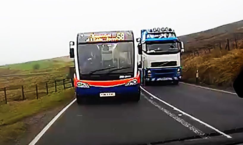 35 Examples of Dangerous Overtaking - Really Stupid Drivers !!!