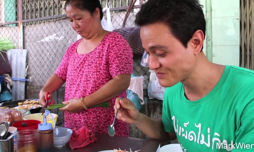 Bot Chien (Bột Chiên) - Vietnamese Street Food in Saigon