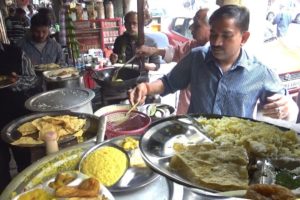 It's Kolkata Lunch Time | Best Food in Cheapest Price | Rice @ 25 rs ($0.36) & Khichdi @20 rs($0.28)