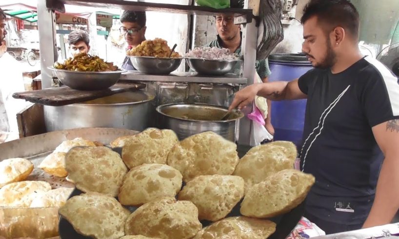 The Young Man Manages Everything - 2 Big Puri @ 20 rs - Street Food Punjab