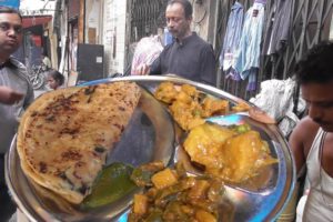 Tasty Alu (Potato) Paratha In R N Mukherjee Rd Kolkata | You Can Check Once It's Really Amazing