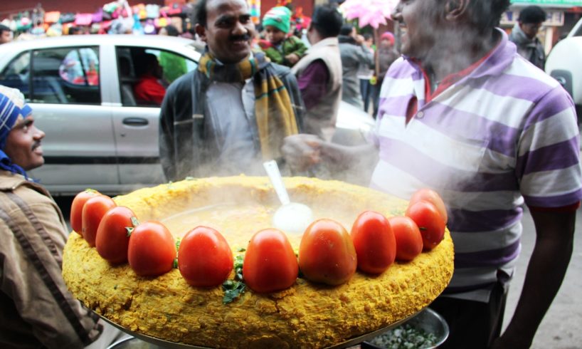 Indian Street Food in Kolkata  - GHUGNI CHAAT (Yellow Peas with Indian Spices)