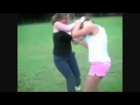 HOOD FIGHTS lV THE BADDEST BITCHS!!!!!!!!!1