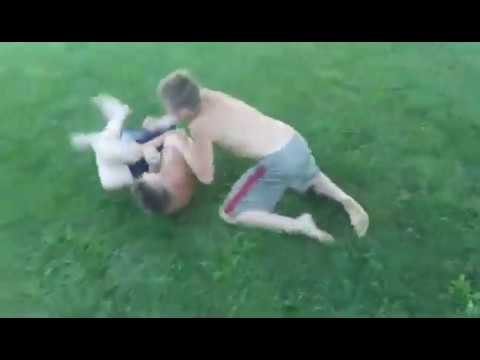 Intense worldstar amateur Hood fight