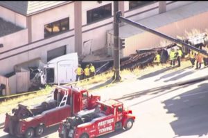 Man dies 2 weeks after semi crashes, hits liquor store in Castle Rock