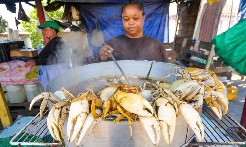 Jamaican Street Food in Kingston!! ?SPICY CRAB POT + Jerk Pan Chicken in Jamaica ??