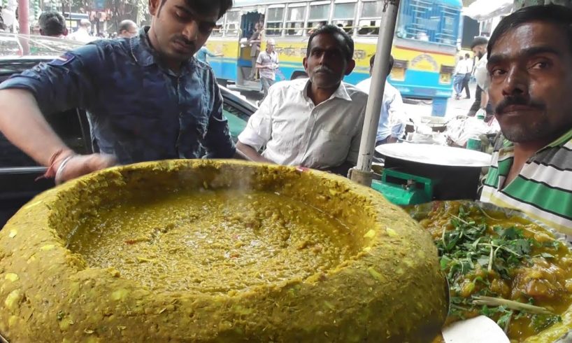 Amazing Speedy Young Man Selling Ghugni Chaat | Most Tastiest Spicy Kolkata Street Food