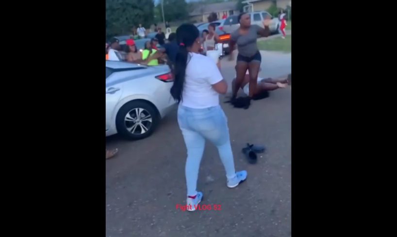 Female street fights in the hood