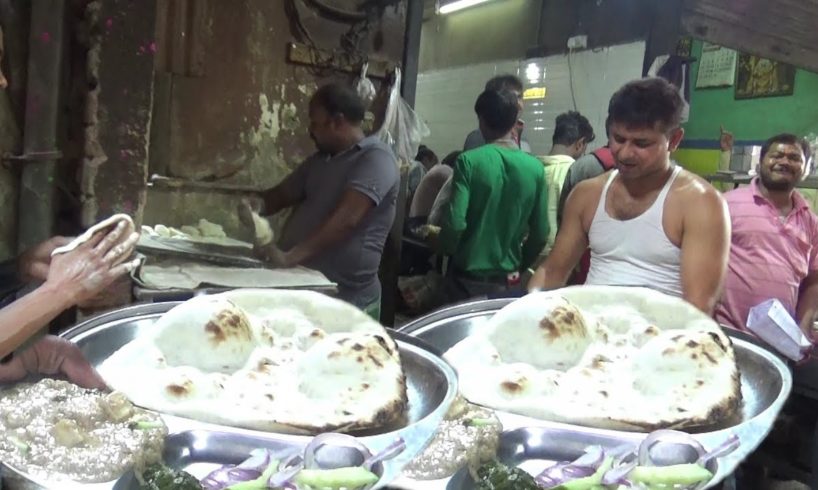 Lots of People Eating Food at Boro Bazar Kolkata | Tandoori Roti Amazing Street Food India