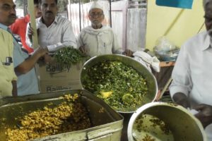 काका का जबाब नहीं - 75 yrs Old Shop - Best Snacks (Chivda Mixture ) - Street Food India