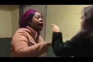 Ghetto Hood Fight She Thought She Was Ready!!!!!🤦🏿‍♂️🤛🏿🤷🏿‍♂️ (REACTION)