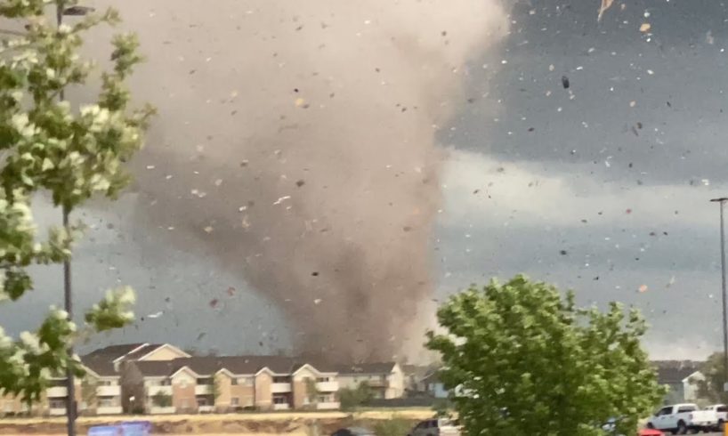 DESTRUCtIVE TORNADO in Andover Kansas extreme close-range!