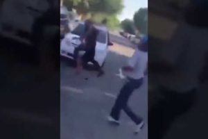 Crazye girls fight in hood