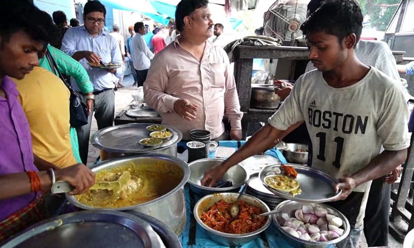 Magic of Kolkata Street Food | Itna Lomba Line | Two Kulcha / Naan Roti with 2 Curry 42 Rs/