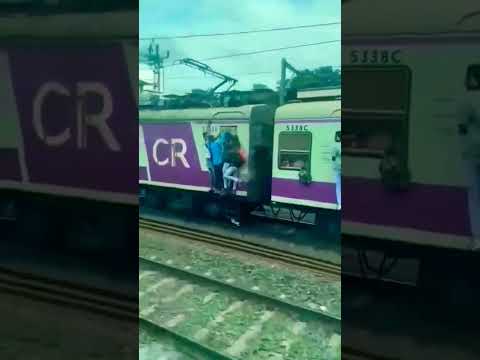 ट्रेन में ऐसी गलती कभी ना करें ll भले ले सही ll#train _#trainaccident _#shorts _#video