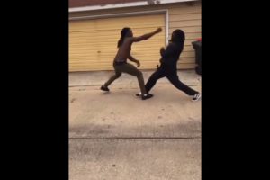 Savages fighting in chiraq. man gets disarmed and gets his dreads pulled out #hoodfights