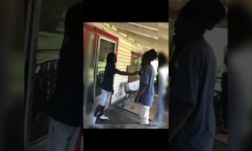 Crackhead Beats Up Dude In Hood 😂