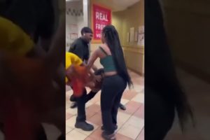 #hood #fight #ratchet She should’ve let her hair go 🤦🏾‍♂️🤦🏾‍♂️ Watch till the end 😂😂