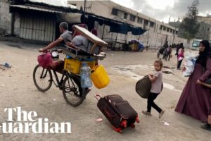 Gaza: hundreds of thousands flee Rafah as Israel ramps up attacks