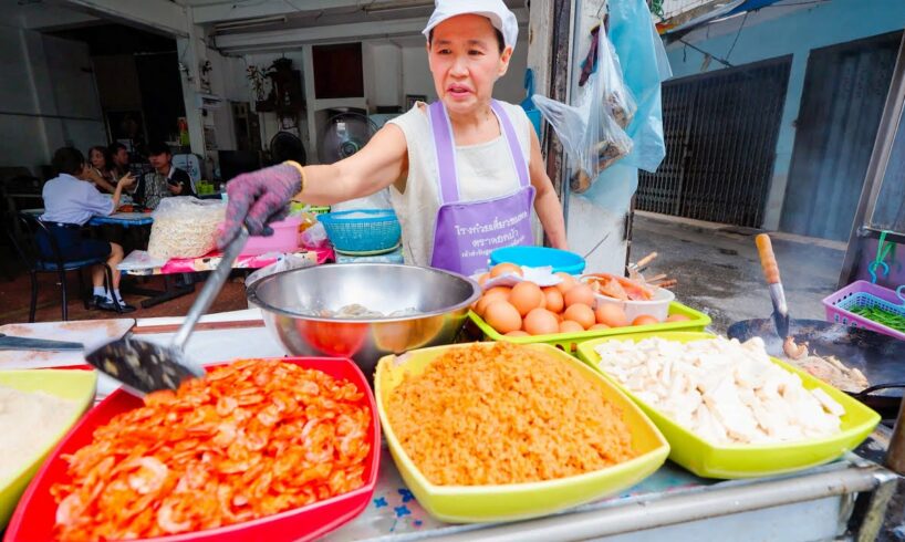 Thai Street Food - 30 Years PAD THAI Master!! 🇹🇭 (+ 5 Must-Eat Fried Noodles in Bangkok)