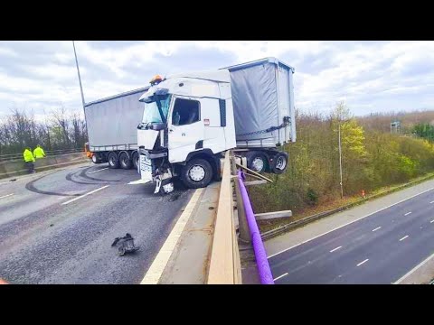 Total NEAR DEATH CAPTURED Fails Today ! Ultimate Dashcam Video Truck Hit Car Today Compilation 2024