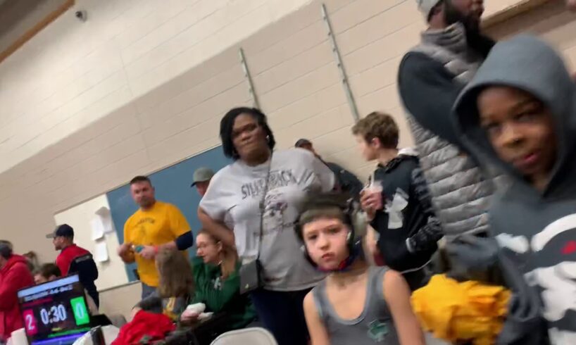 Wrestling racism white mom attacks black 7yr old kid (nothing happens)