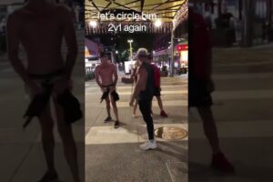 AUSSIE MMA FIGHTER HANDLES MULTIPLE STREET PUNKS PERFECTLY