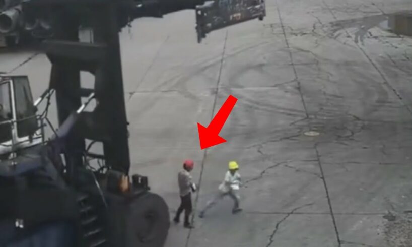 😲 WORKER GETS RAN OVER BY A FORKLIFT | WORK ACCIDENT CAUGHT ON CAMERA