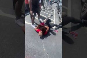 ATL DUDE JUMPS IN FEMALE COWORKER FIGHT | -_- | HOOD FIGHT | GHETTOATL |  GIRL FIGHT