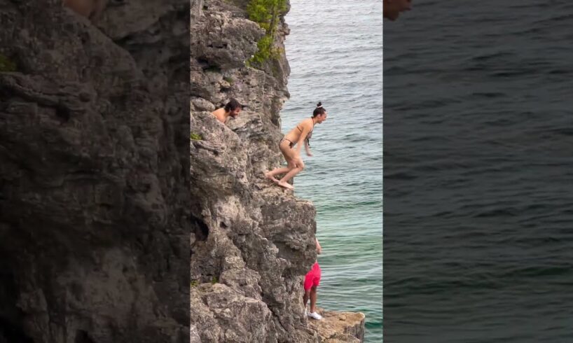 Beach Girls just want to have Fun🍹awesome cliff jumping #beach #thrill #shorts