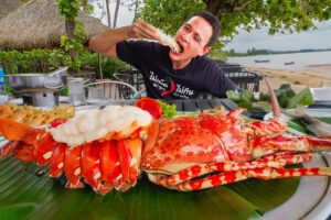 Best Seafood in Phuket!! 🇹🇭 GIANT LOBSTER + Crab Curry in Phuket, Thailand!!