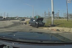 DASHCAM VIDEO | 2 dead, 2 injured after car runs stop light in Elyria