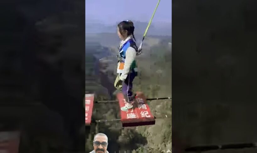 It was the first time I saw such a powerful woman who ignored the cliff of 300 meters#bungeejumping