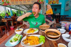 Thai Street Food!! 🇹🇭 Biryani + MASSAMAN CURRY - Must Eat in Krabi, Thailand!!