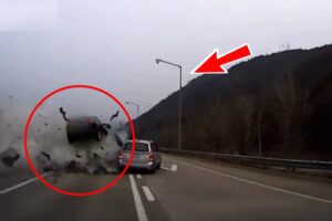 High-Speed Chaos Unleashed: USA Car Crash Compilation Shocking Drivers Nationwide