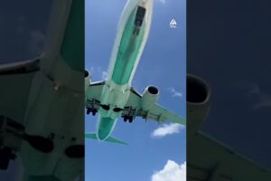 People Are Awesome - When you can practically high-five a plane