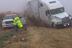 Texas trooper severely injured in 18 wheeler crash caught on camera | ABC7