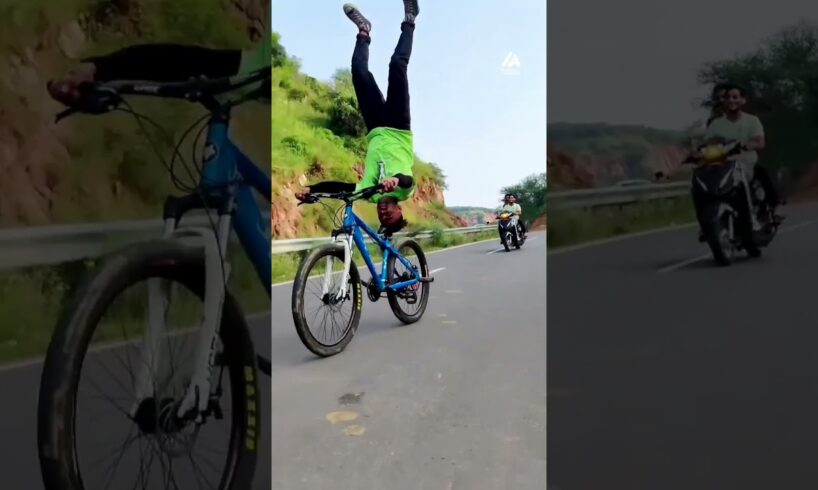 This guy’s got balance for days and nerves of steel #bike