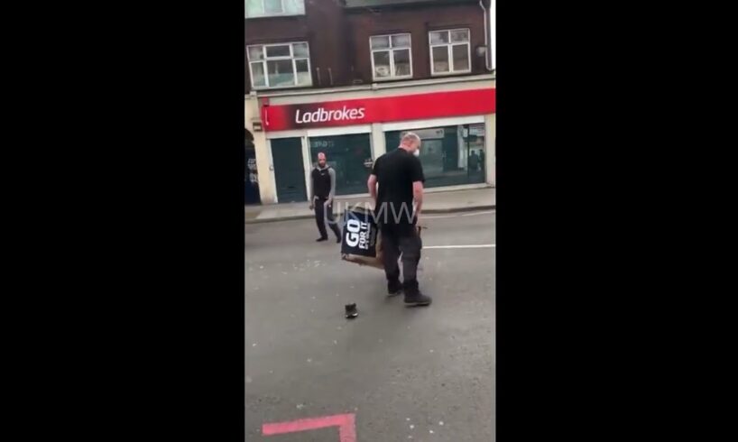 Mad Street Fight UK : Outside Greggs | Crackhead & Things Get Heated - LONDON , 🇬🇧