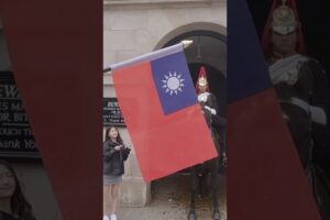 Taiwanese People Very Happy to see Their Flag in London! 台灣人民很高興在倫敦看到他們的國旗！