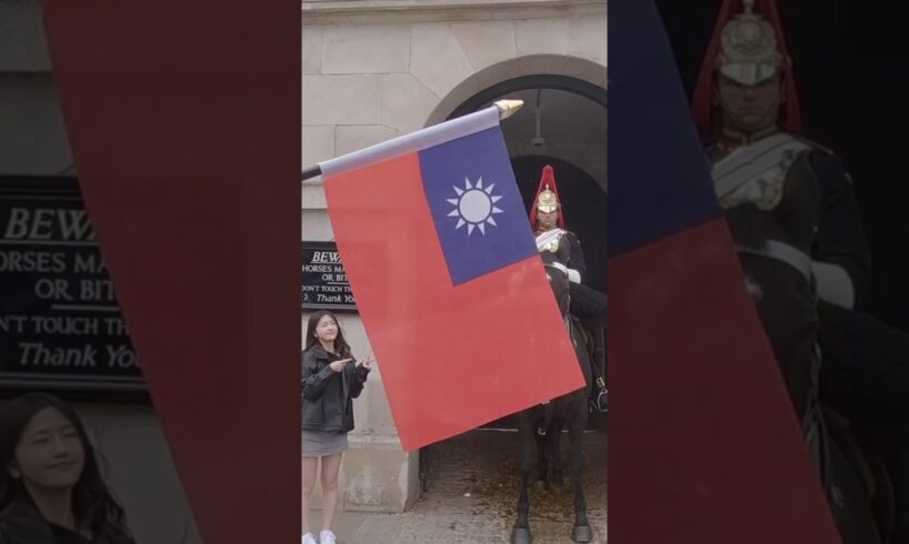 Taiwanese People Very Happy to see Their Flag in London! 台灣人民很高興在倫敦看到他們的國旗！