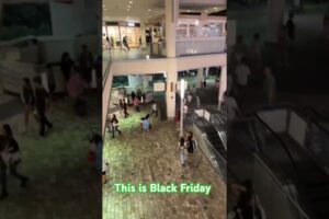 This is awesome Black Friday in a Mall at Honolulu. #meinhawaiiurlaub