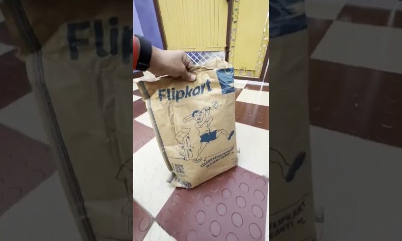 ye flipkart k parcel me kya nikal gya😳😳 #goldenretriever #puppy #funnyshorts #flipkart #dog