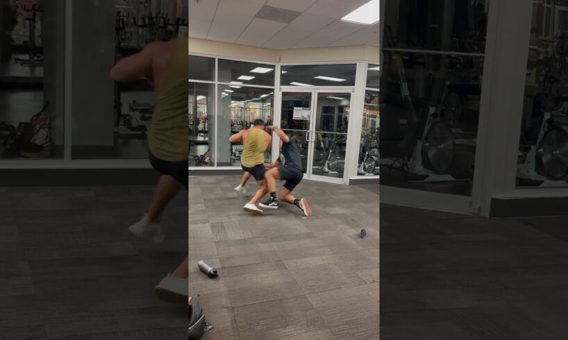 Gym Fight over a Cable Machine 🤔 💪🏼 Let’s see who Wins 🏆 #fighting #gym #fighter #shorts #viral