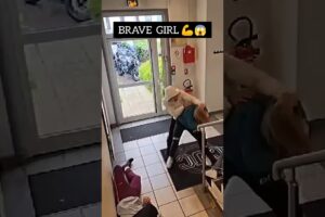 BRAVE GIRL 💪😱 #brave #girl #shorts #shortsfeed #youtubeshorts