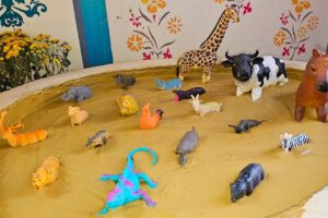 Laugh, Learn & Play: Muddy Adventures with Farm & Zoo Animals for Little Ones