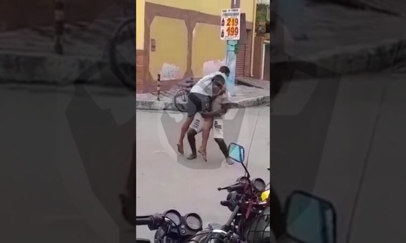 man gets beat up by gravity #steetfight